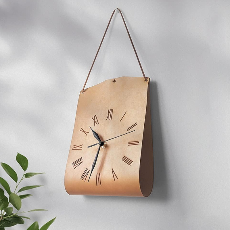 V888-ELOSUNG35399-202506301102-00 Retro PU Leather Hanging Wall Clock - Silent Sweep Movement, Roman Numerals, Decorative Handbag Style(Light Brown) - Image 1