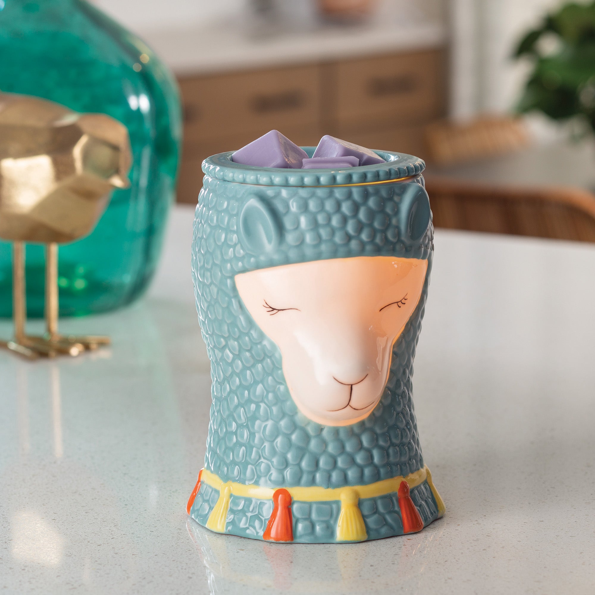 V1049-RWAMA-202508141830-00 Llama Illumination Warmer - Image 1