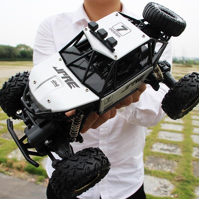 V562-B209397200ADE-202508280835-00 Off-road Climbing Car with 2.4ghz Remote Control and Double Motors - Silver - Image 1