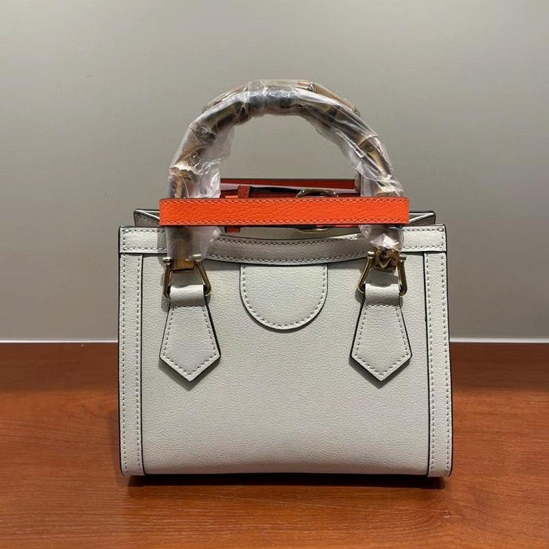 V562-D204823050DBT-202508280953-00 Versatile Cowhide Shoulder Bag for All Occasions - Off White - Image 1