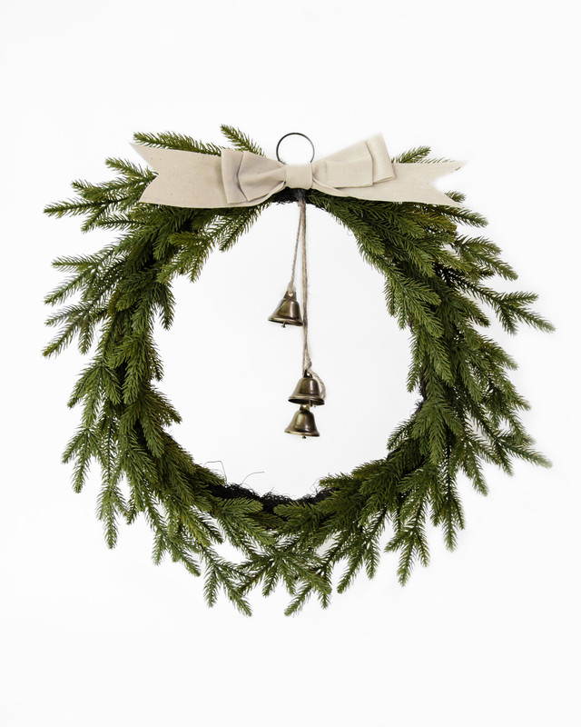 V758-X3607-202509090855-00 PINE WREATH W/BOW & BELL 50CM - Image 1