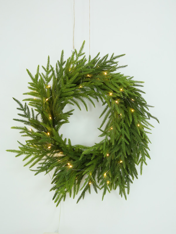 V758-X3610-202509090854-00 PINE WREATH WITH LED USB POWERED 61CM - Image 1