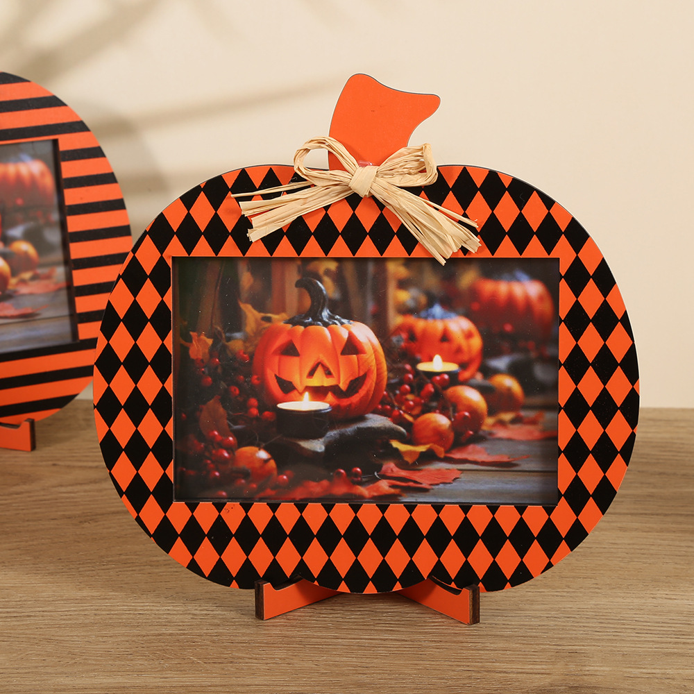 V888-ELOSUNG36468-202509101430-00 Black and Orange Plaid Pattern Festive Pumpkin Photo Frame - Rustic Halloween Tabletop Picture Holder - Image 1
